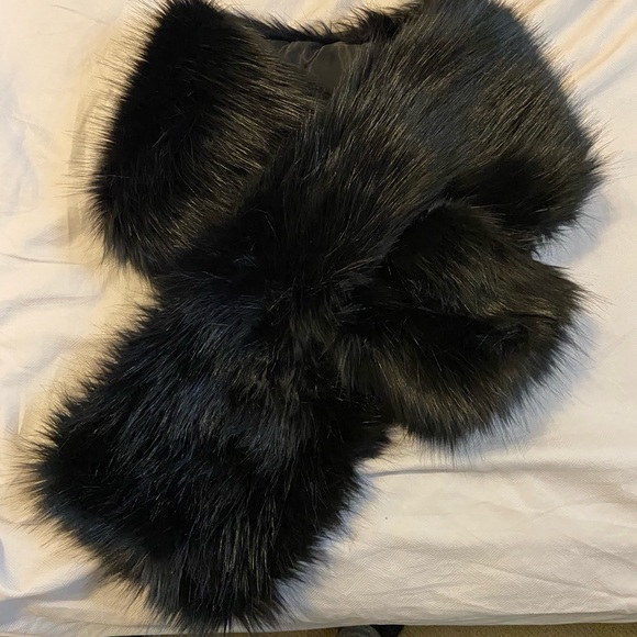 Aritzia Auxiliary Faux Fur Collar - Picture 1 of 4